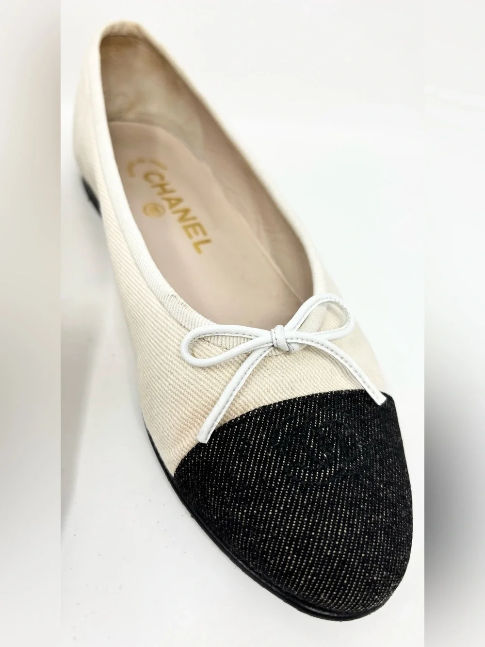CHANEL Two Tone Ballet Flats Ivory Black Denim Cap Toe size 37 6-6.5 - Picture 8 of 15